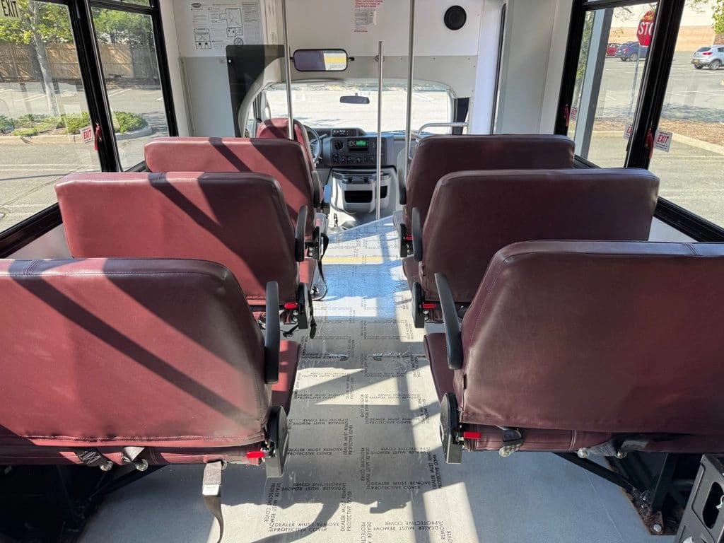 2017 Ford E-450 Shuttle Bus - Image 28