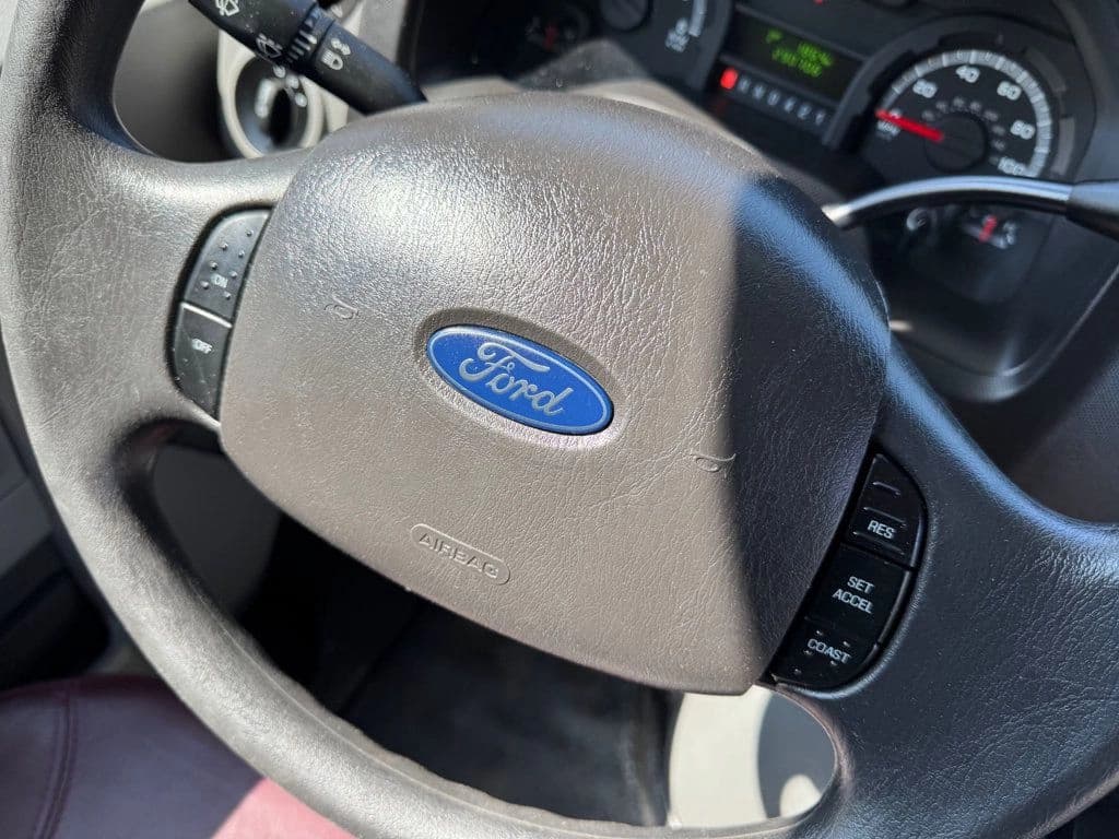 2017 Ford E-450 Shuttle Bus - Image 30