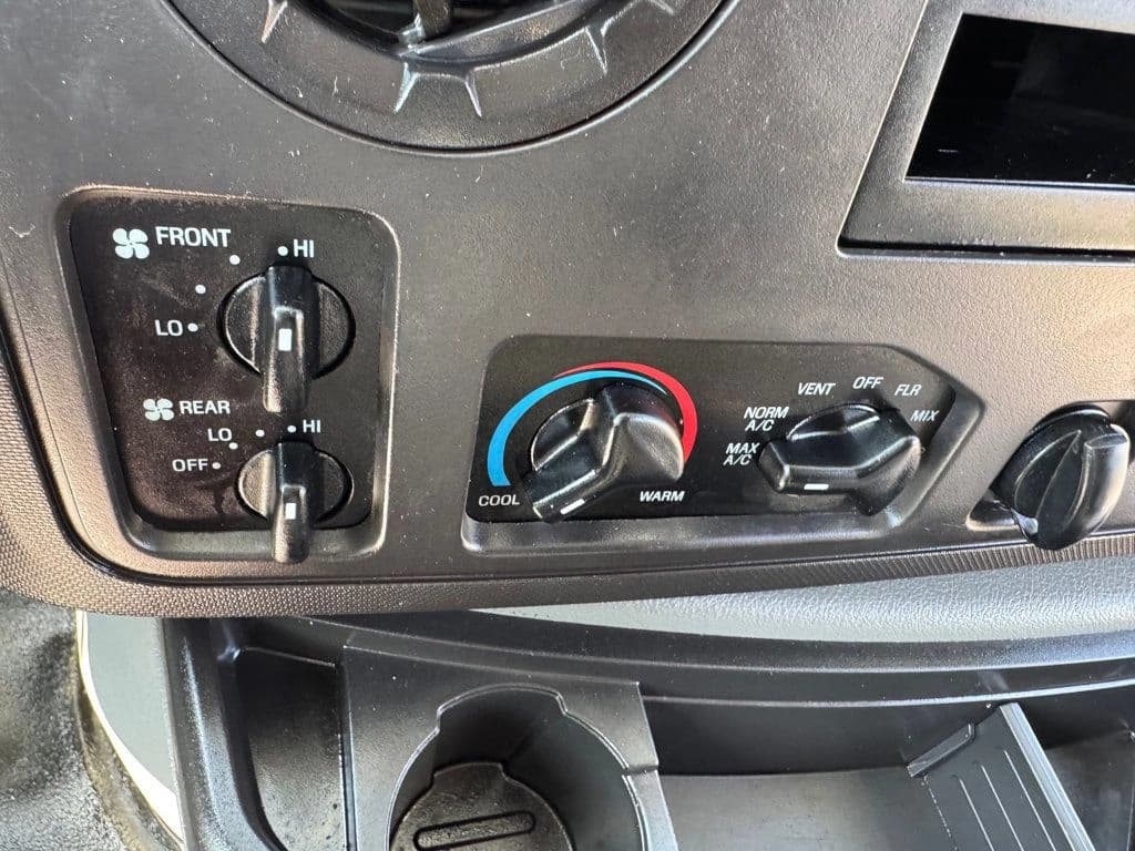 2017 Ford E-450 Shuttle Bus - Image 34
