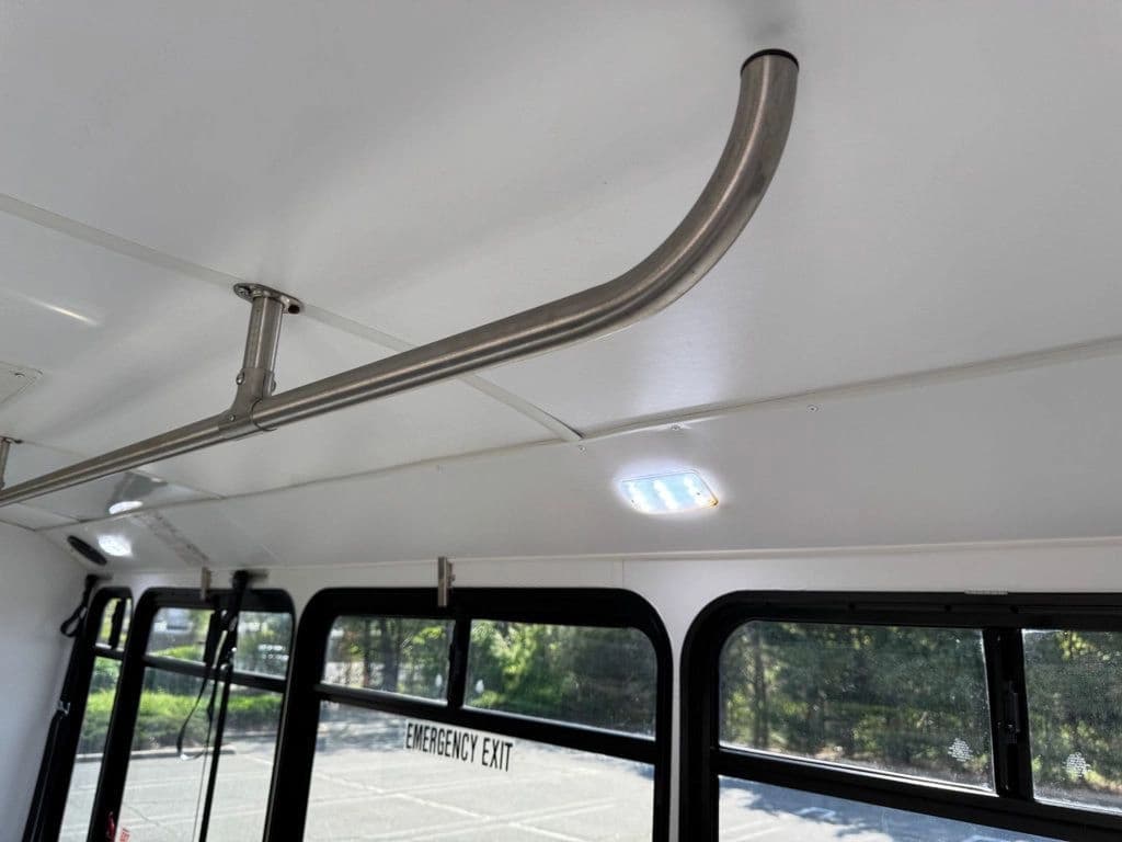 2017 Ford E-450 Shuttle Bus - Image 37