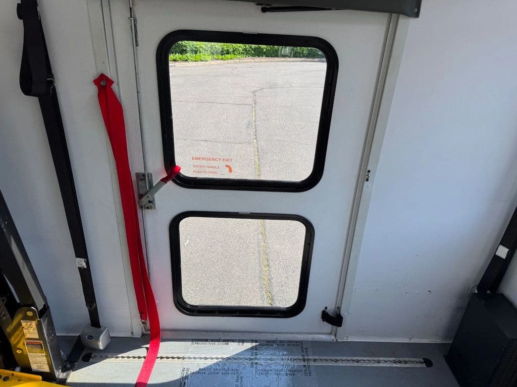 2017 Ford E-450 Shuttle Bus - Image 41