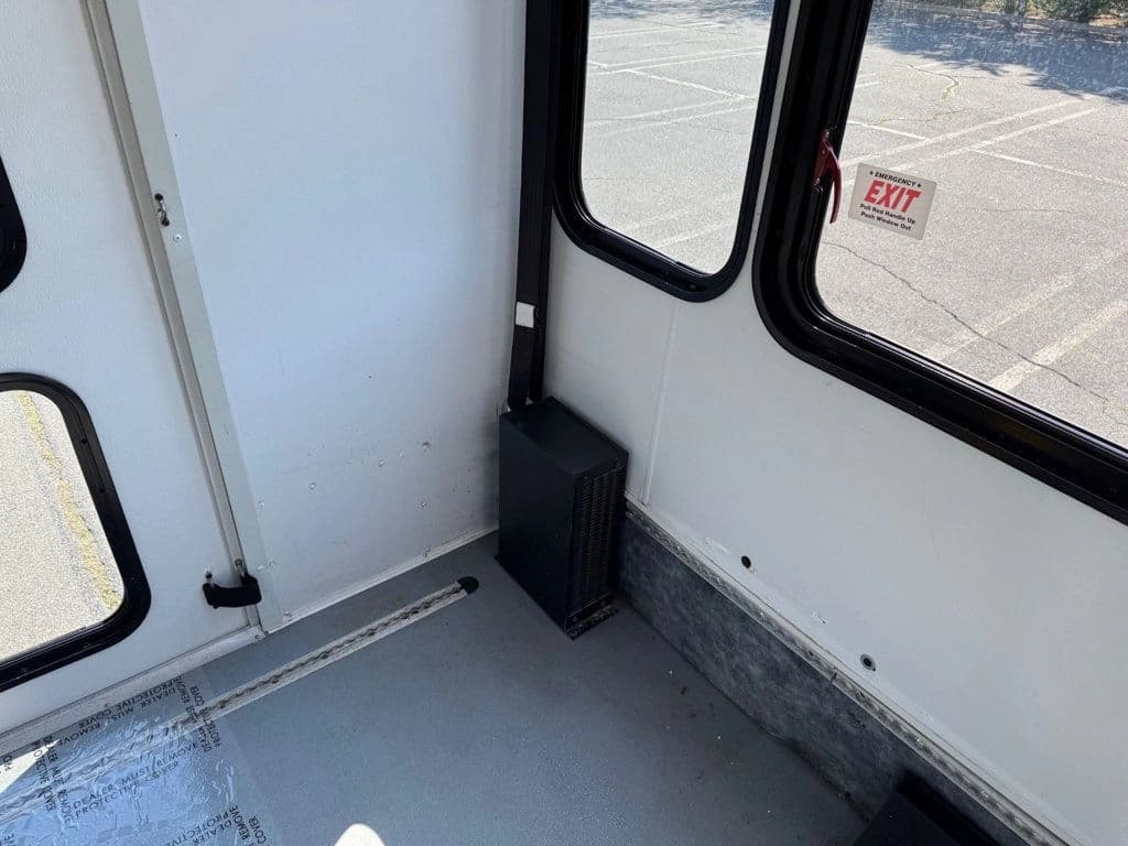 2017 Ford E-450 Shuttle Bus - Image 42
