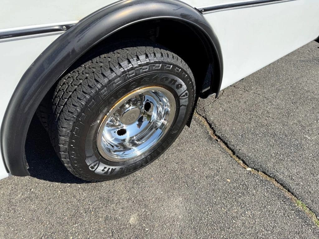 2017 Ford E-450 Shuttle Bus - Image 46