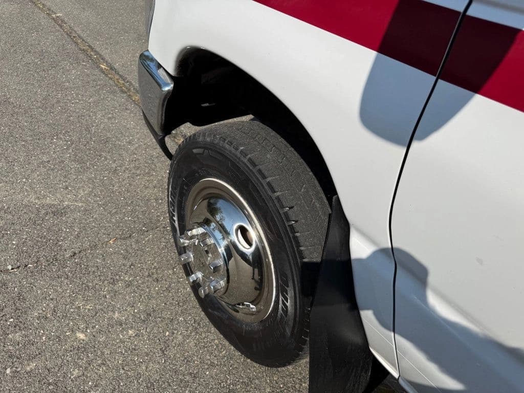2017 Ford E-450 Shuttle Bus - Image 47