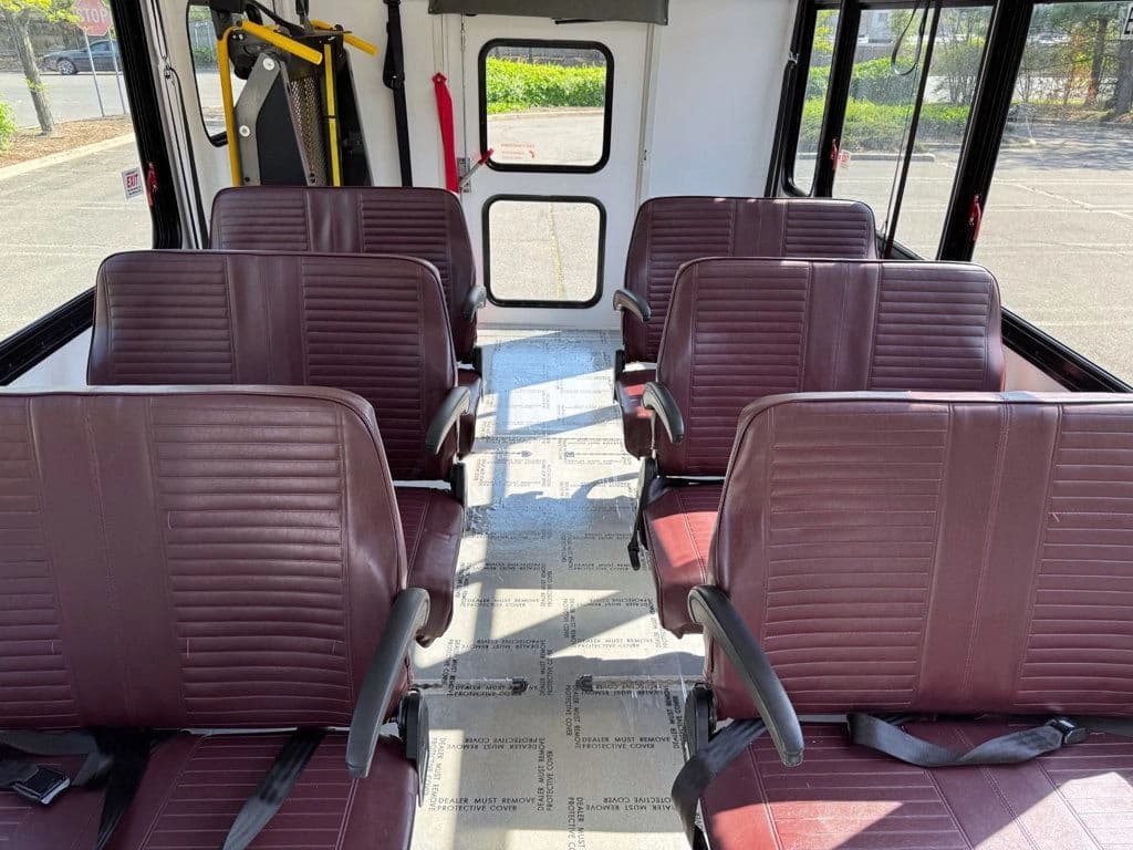 2017 Ford E-450 Shuttle Bus - Image 8