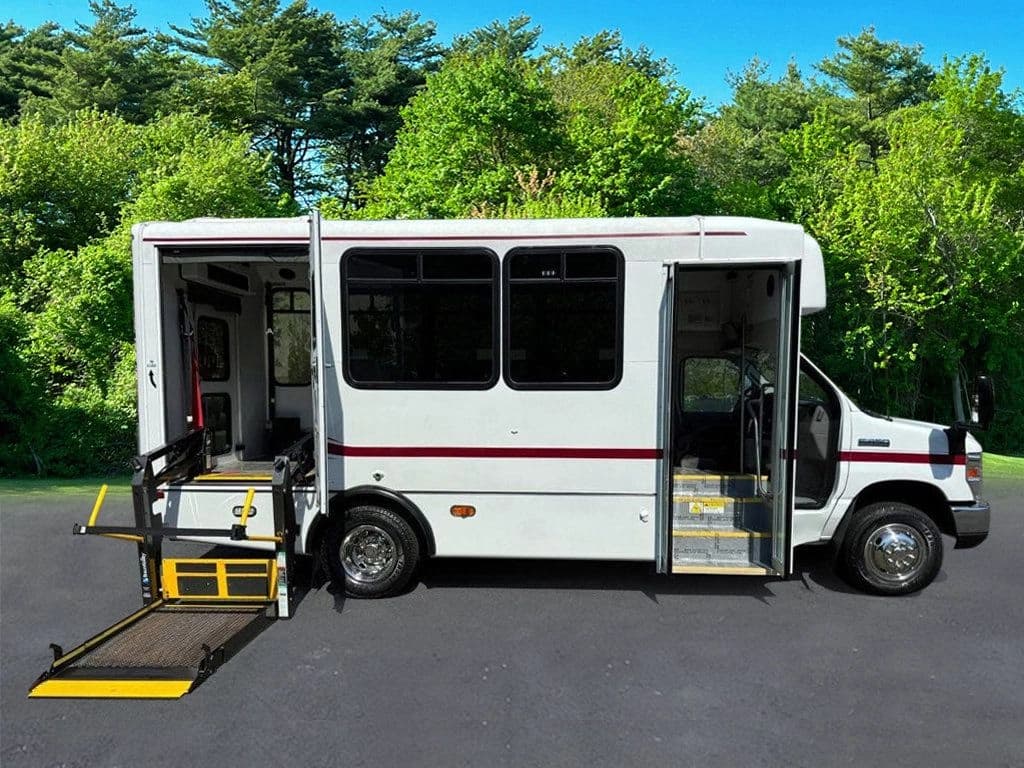 2017 Ford E-450 Shuttle Bus - Image 1