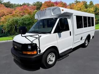 2017 Chevrolet Express 3500 bus