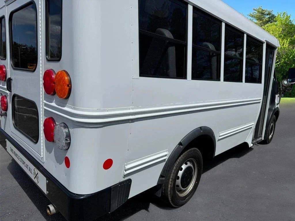 2016 Ford Transit T-250 Shuttle Bus - Image 9