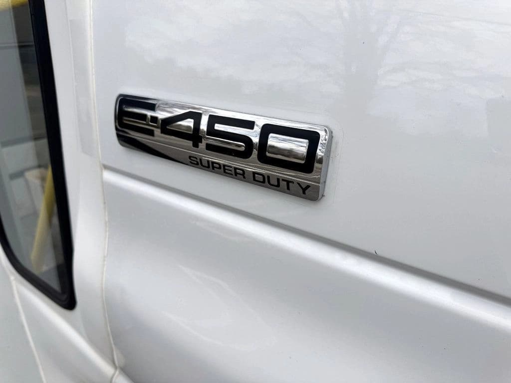 2014 Ford E-450 Shuttle Bus - Image 15