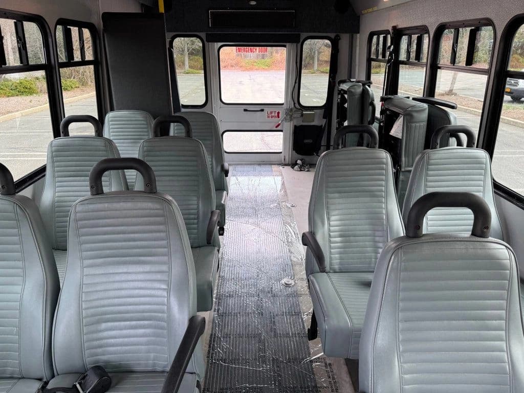 2014 Ford E-450 Shuttle Bus - Image 24