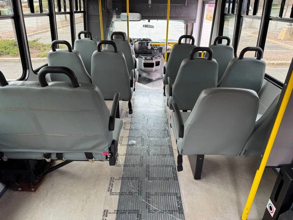 2014 Ford E-450 Shuttle Bus - Image 26