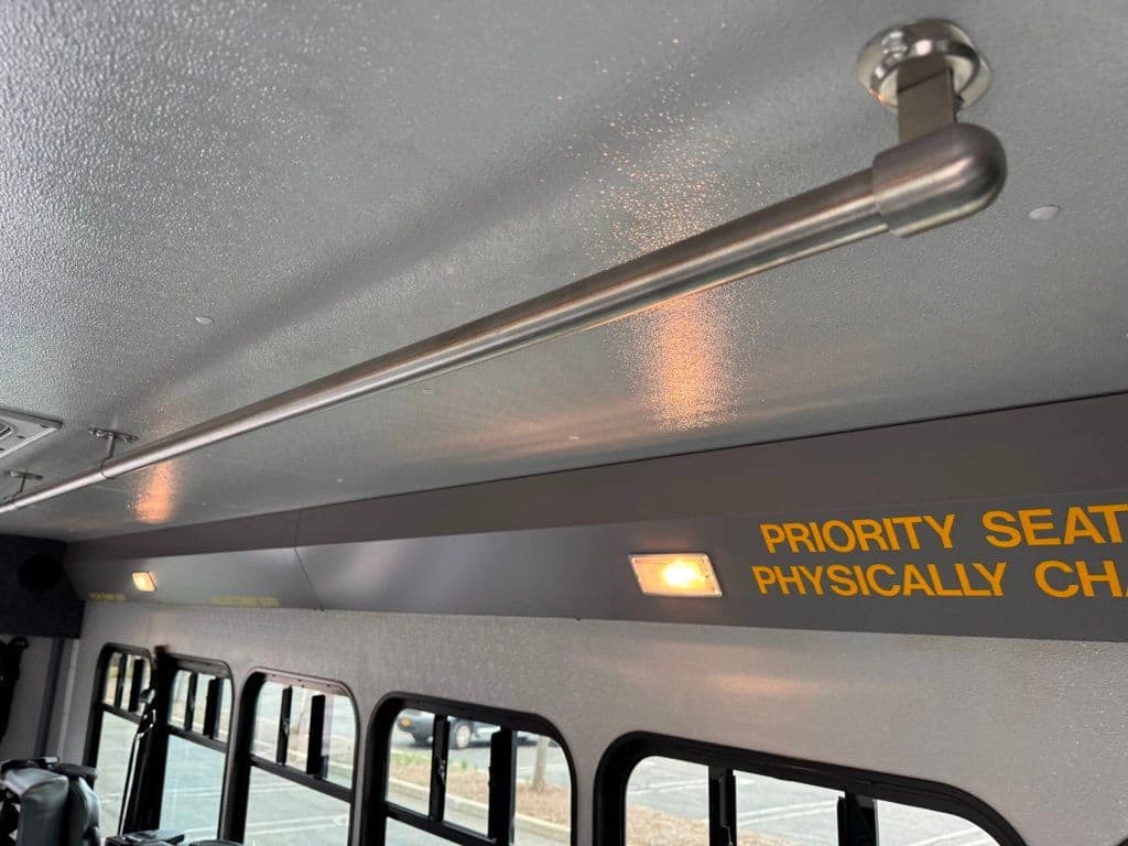 2014 Ford E-450 Shuttle Bus - Image 34