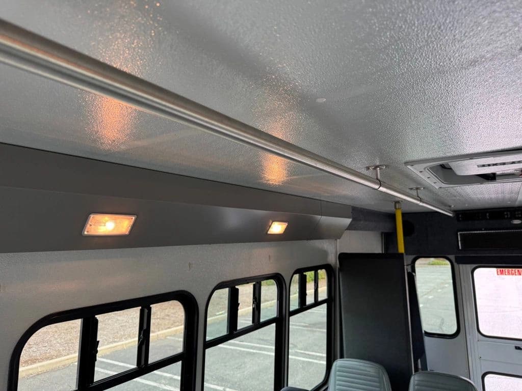 2014 Ford E-450 Shuttle Bus - Image 35