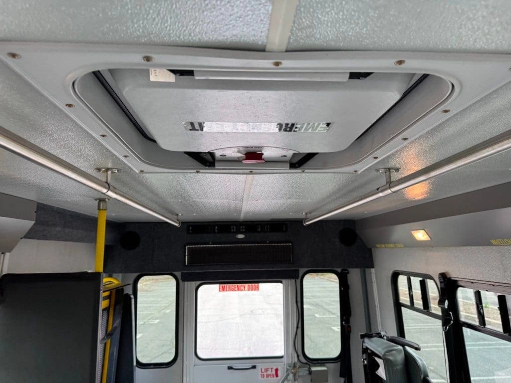2014 Ford E-450 Shuttle Bus - Image 36