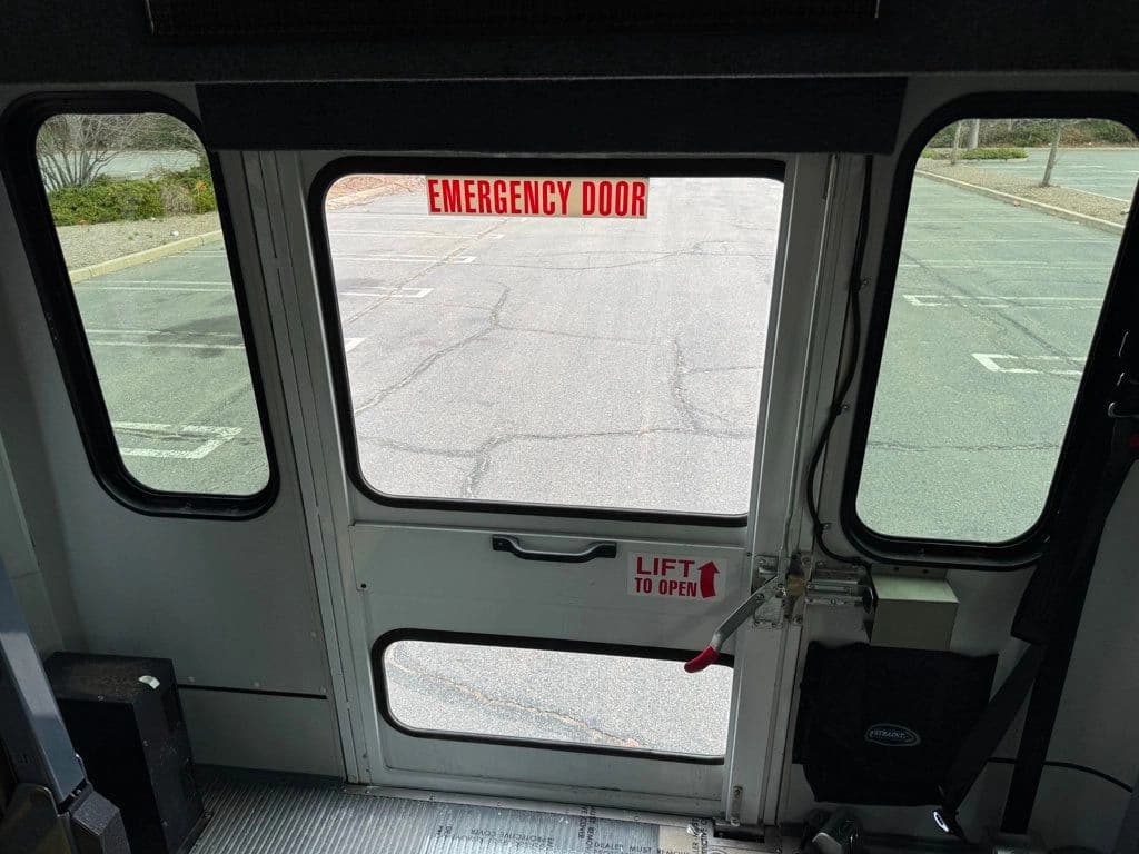 2014 Ford E-450 Shuttle Bus - Image 37