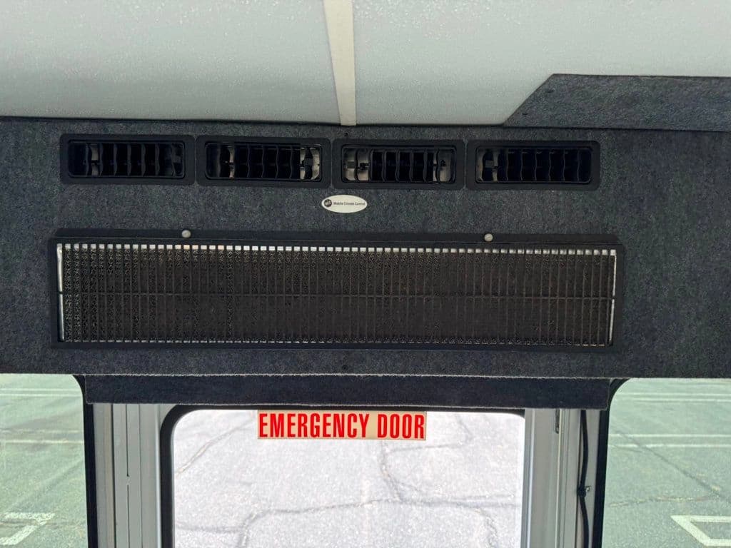 2014 Ford E-450 Shuttle Bus - Image 38