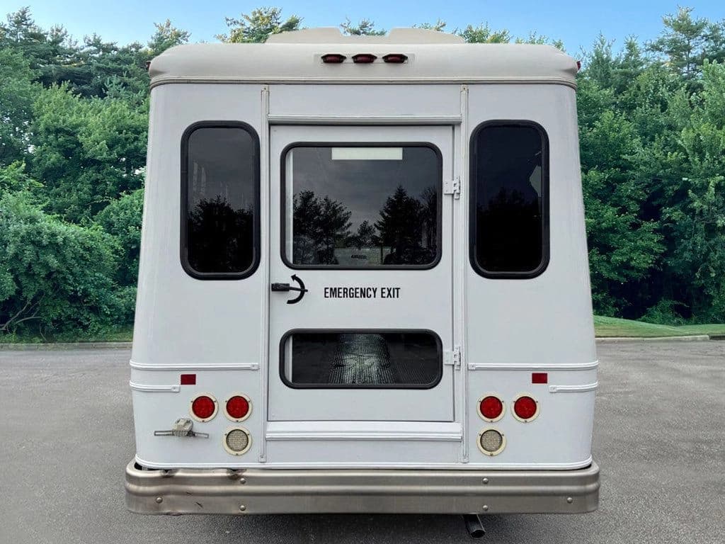 2014 Ford E-450 Shuttle Bus - Image 8