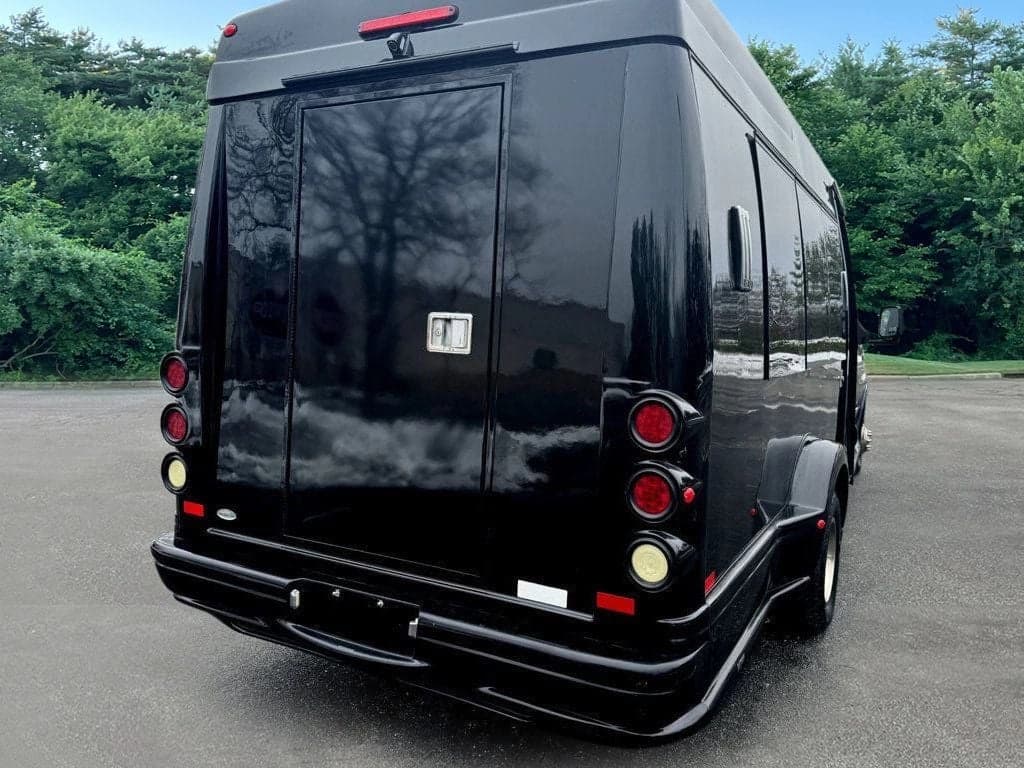 2013 Ford E-350 TurtleTop VanTerra Shuttle Bus - Image 11