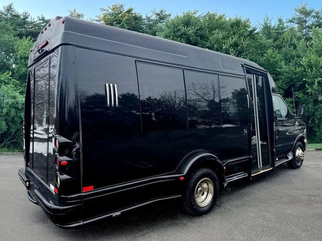 2013 Ford E-350 TurtleTop VanTerra Shuttle Bus - Image 12