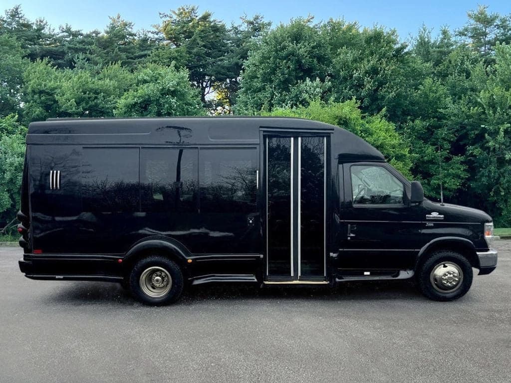 2013 Ford E-350 TurtleTop VanTerra Shuttle Bus - Image 13