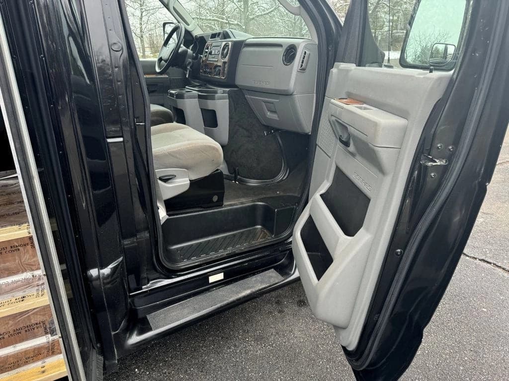 2013 Ford E-350 TurtleTop VanTerra Shuttle Bus - Image 19