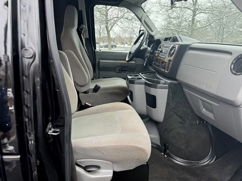 2013 Ford E-350 TurtleTop VanTerra Shuttle Bus - Image 20