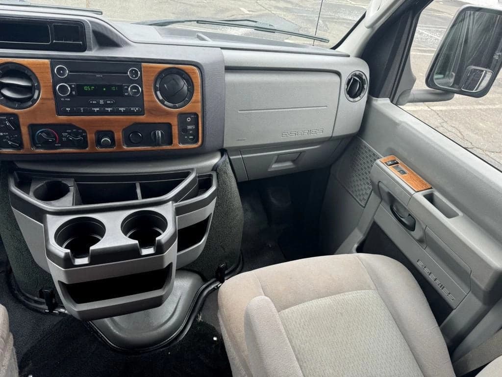 2013 Ford E-350 TurtleTop VanTerra Shuttle Bus - Image 24