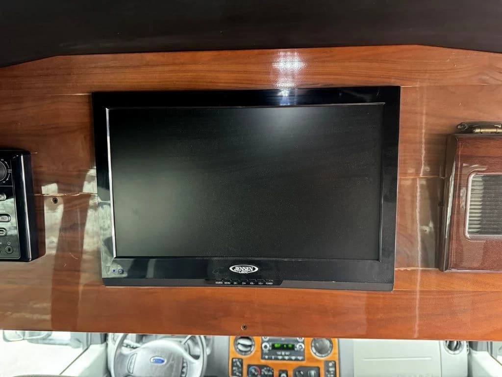 2013 Ford E-350 TurtleTop VanTerra Shuttle Bus - Image 29