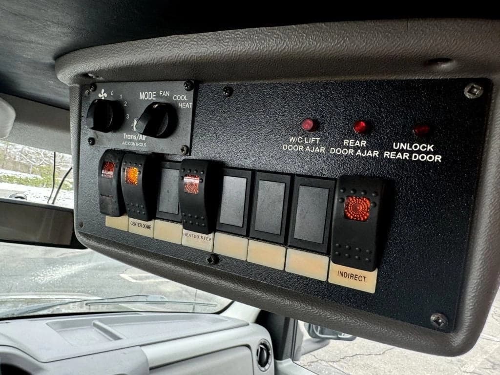 2013 Ford E-350 TurtleTop VanTerra Shuttle Bus - Image 33