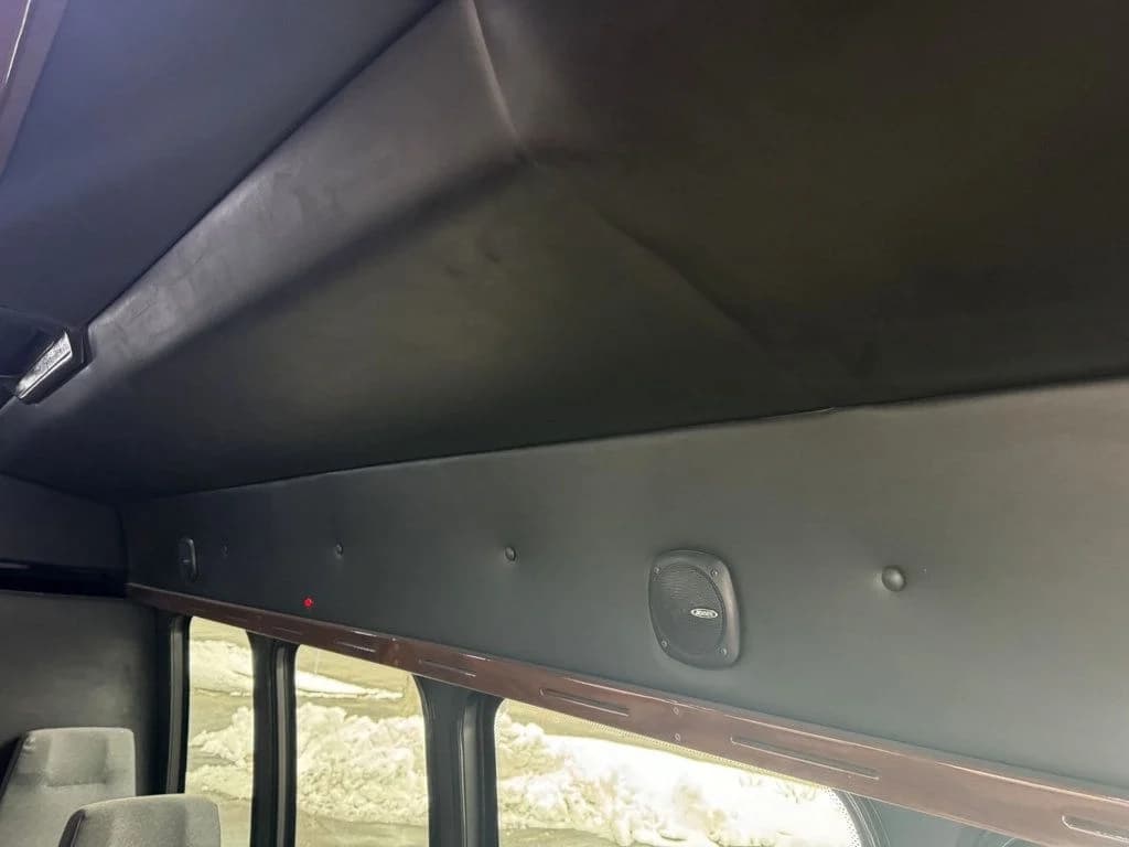 2013 Ford E-350 TurtleTop VanTerra Shuttle Bus - Image 38