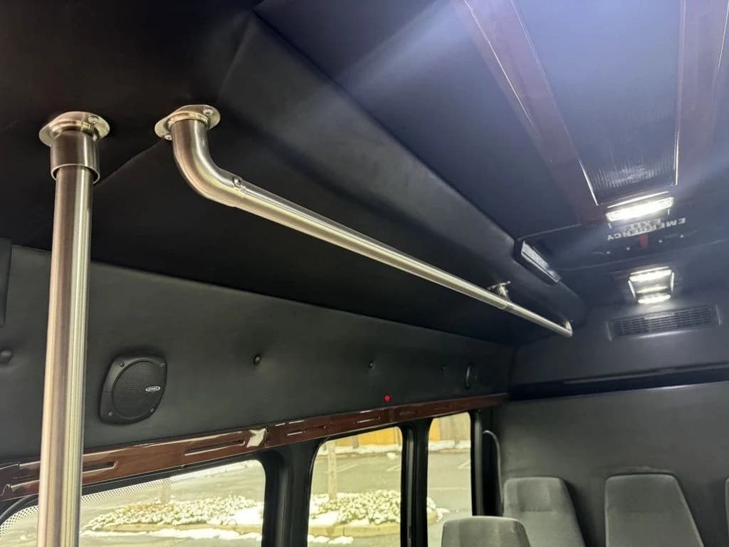 2013 Ford E-350 TurtleTop VanTerra Shuttle Bus - Image 40