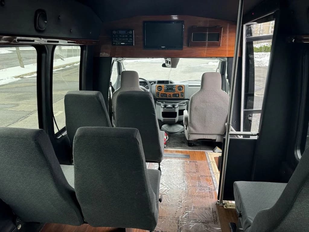 2013 Ford E-350 TurtleTop VanTerra Shuttle Bus - Image 6