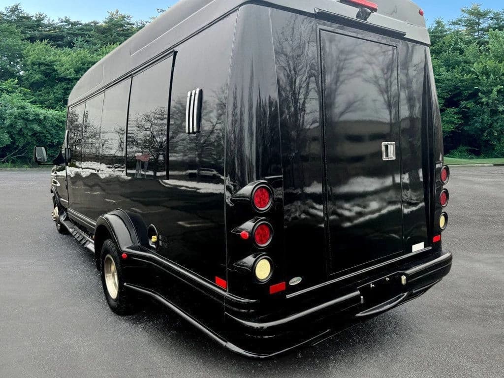 2013 Ford E-350 TurtleTop VanTerra Shuttle Bus - Image 7
