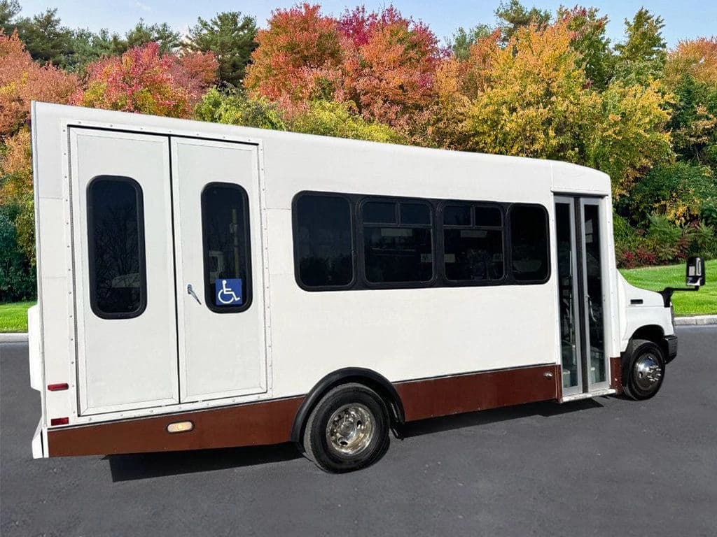 2011 Ford E-450 ElDorado Shuttle Bus - Image 11