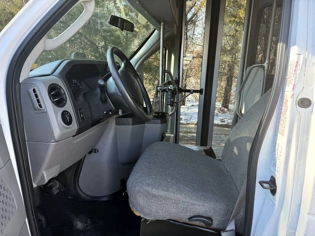 2011 Ford E-450 ElDorado Shuttle Bus - Image 19