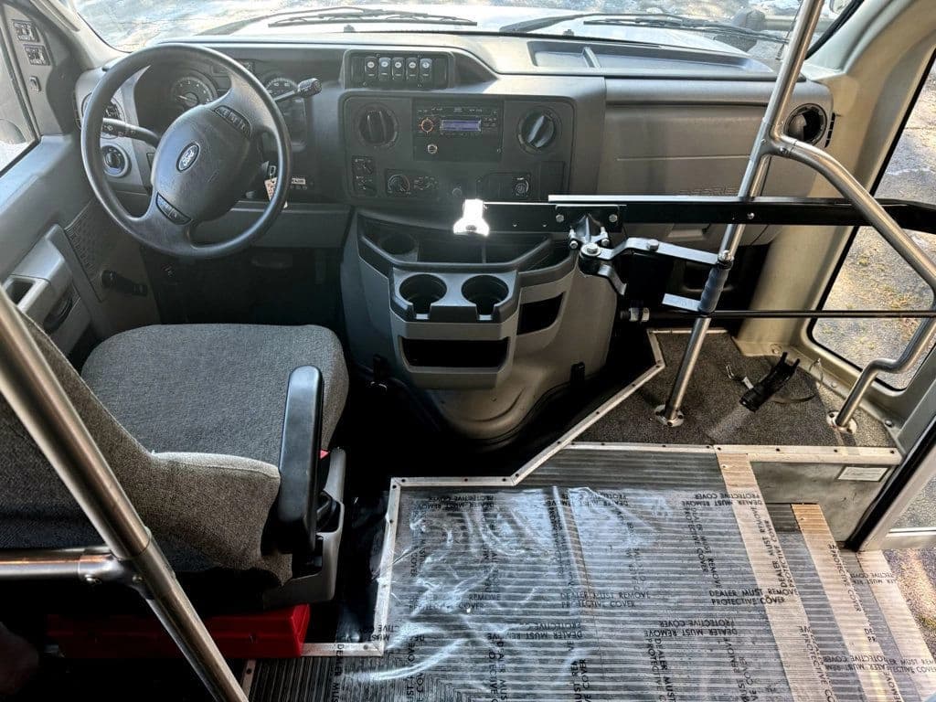 2011 Ford E-450 ElDorado Shuttle Bus - Image 20