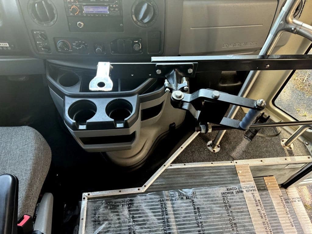 2011 Ford E-450 ElDorado Shuttle Bus - Image 22