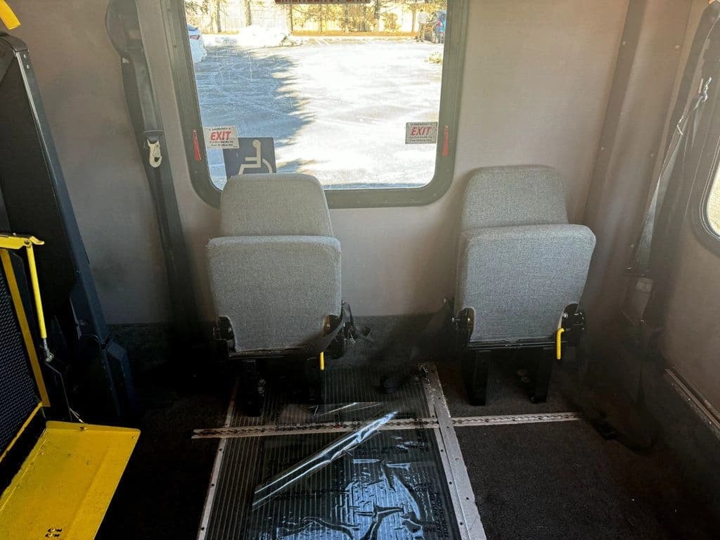 2011 Ford E-450 ElDorado Shuttle Bus - Image 26