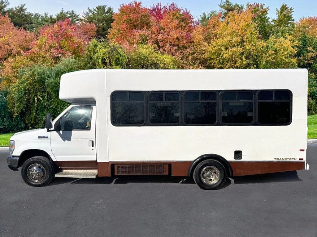 2011 Ford E-450 ElDorado Shuttle Bus - Image 4