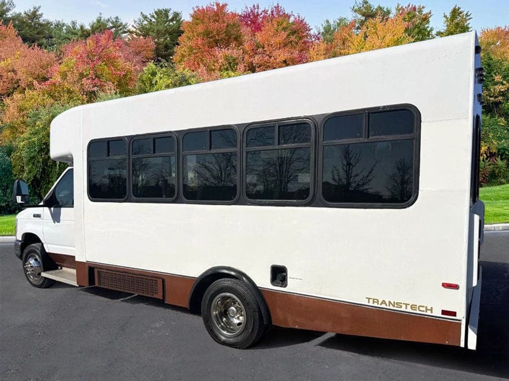 2011 Ford E-450 ElDorado Shuttle Bus - Image 5