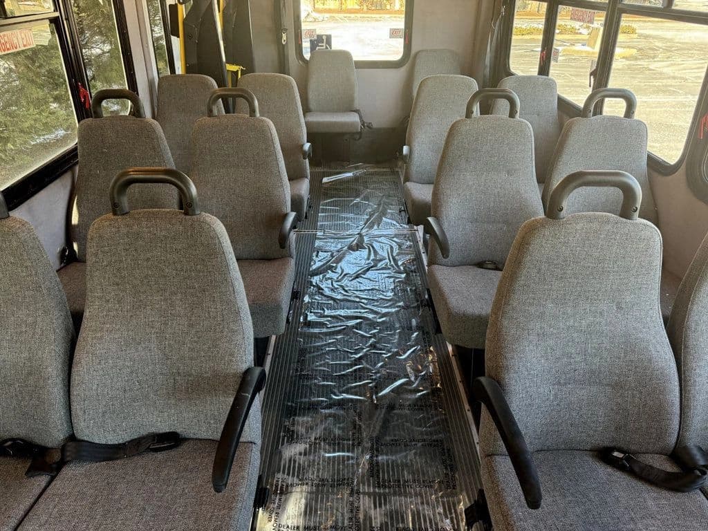 2011 Ford E-450 ElDorado Shuttle Bus - Image 6