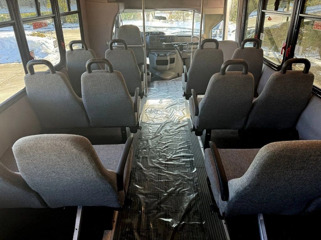 2011 Ford E-450 ElDorado Shuttle Bus - Image 7