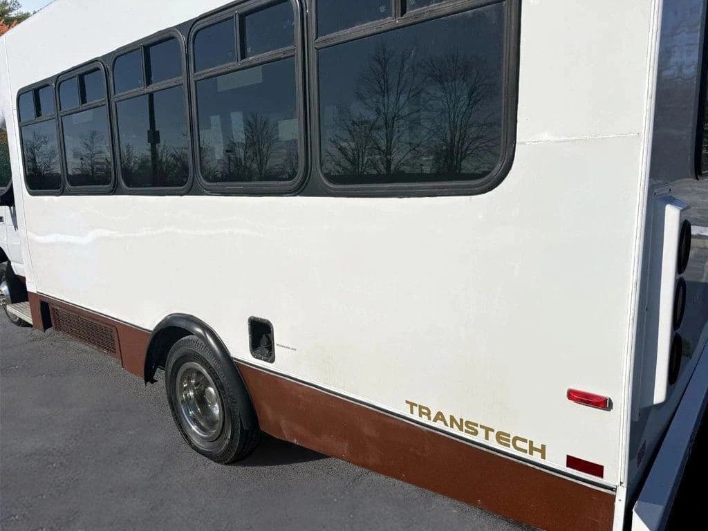 2011 Ford E-450 ElDorado Shuttle Bus - Image 8