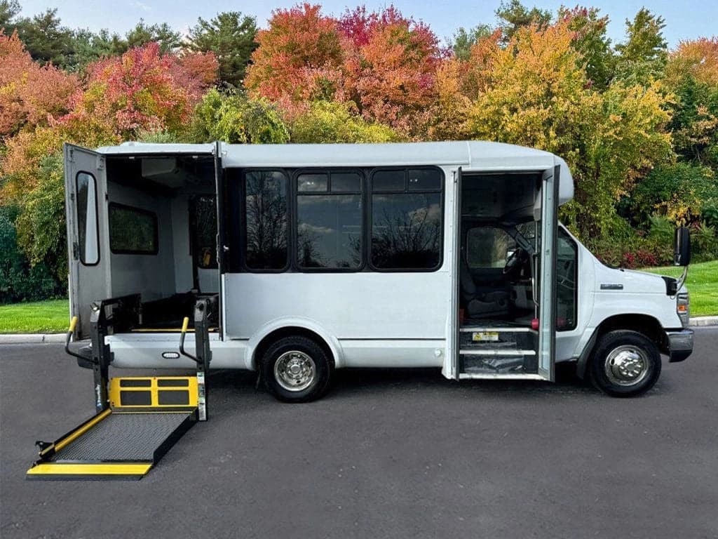 2016 Ford E-350 ElDorado Shuttle Bus - Image 12