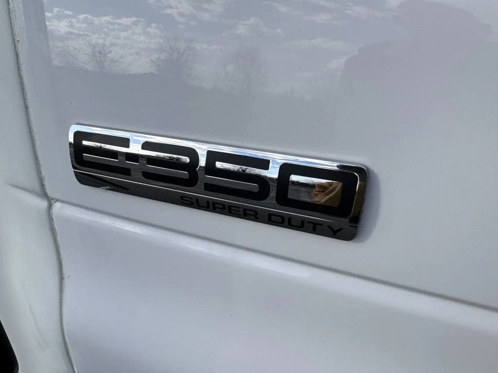 2016 Ford E-350 ElDorado Shuttle Bus - Image 13