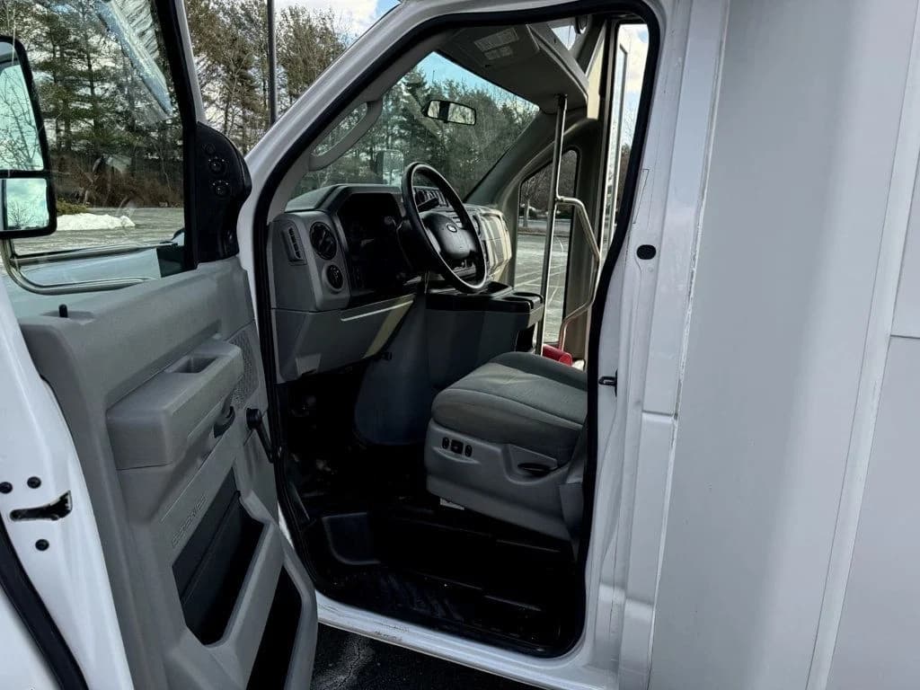 2016 Ford E-350 ElDorado Shuttle Bus - Image 16