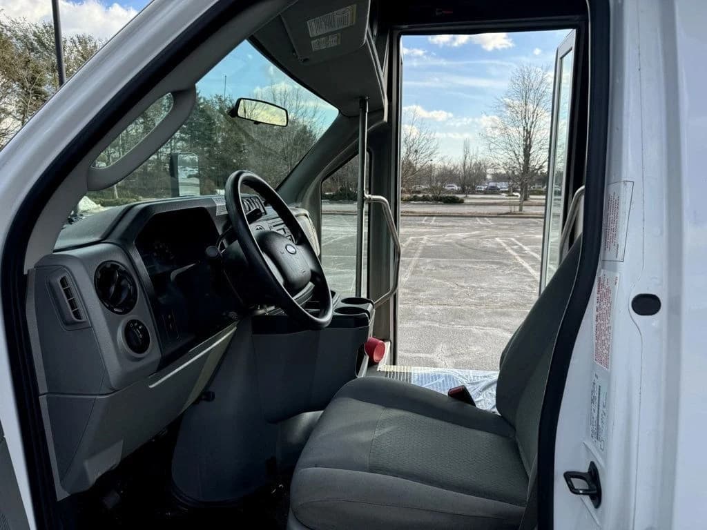 2016 Ford E-350 ElDorado Shuttle Bus - Image 17