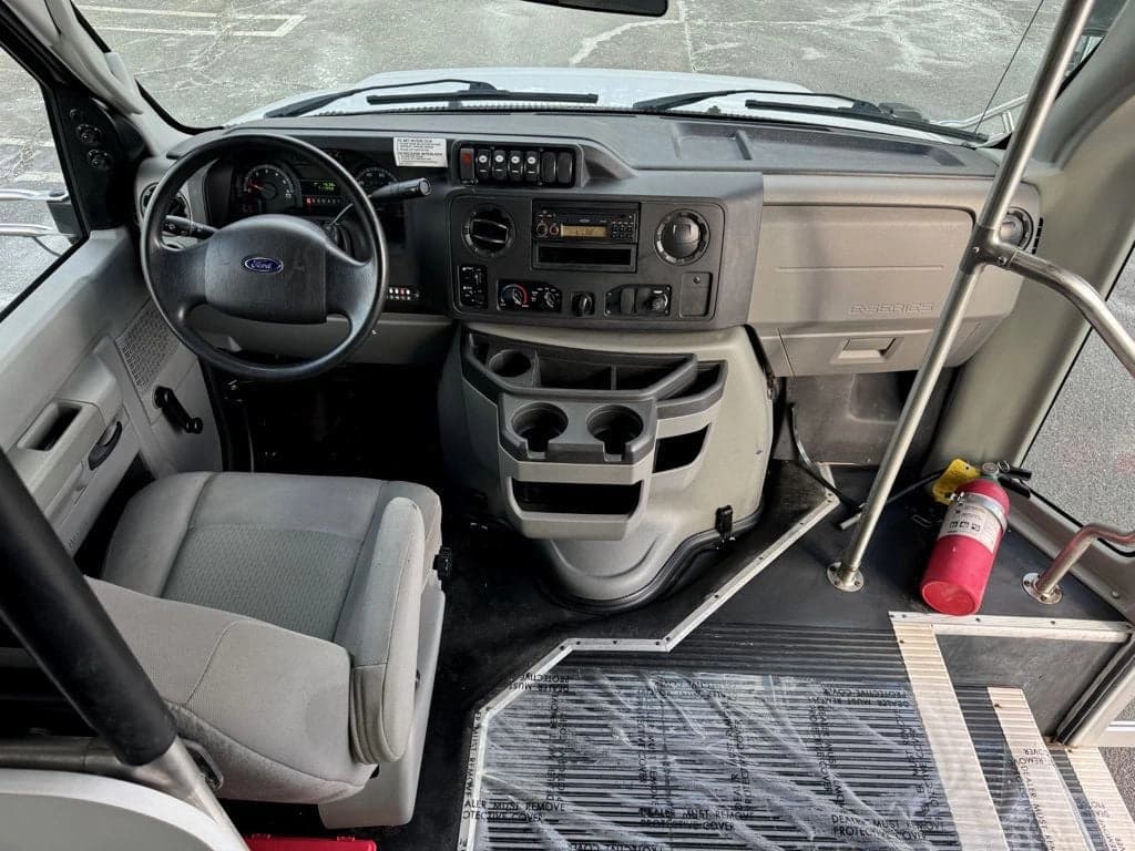 2016 Ford E-350 ElDorado Shuttle Bus - Image 18