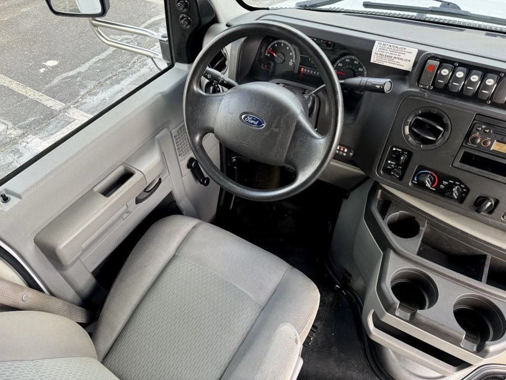 2016 Ford E-350 ElDorado Shuttle Bus - Image 19