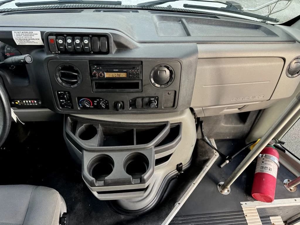 2016 Ford E-350 ElDorado Shuttle Bus - Image 20